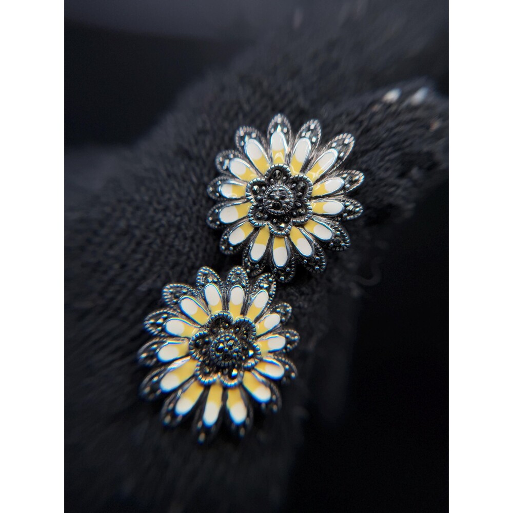 Sterling Silver Marcasite Enamel Flower Earrings 925 Thailand Daisy Floral Studs
